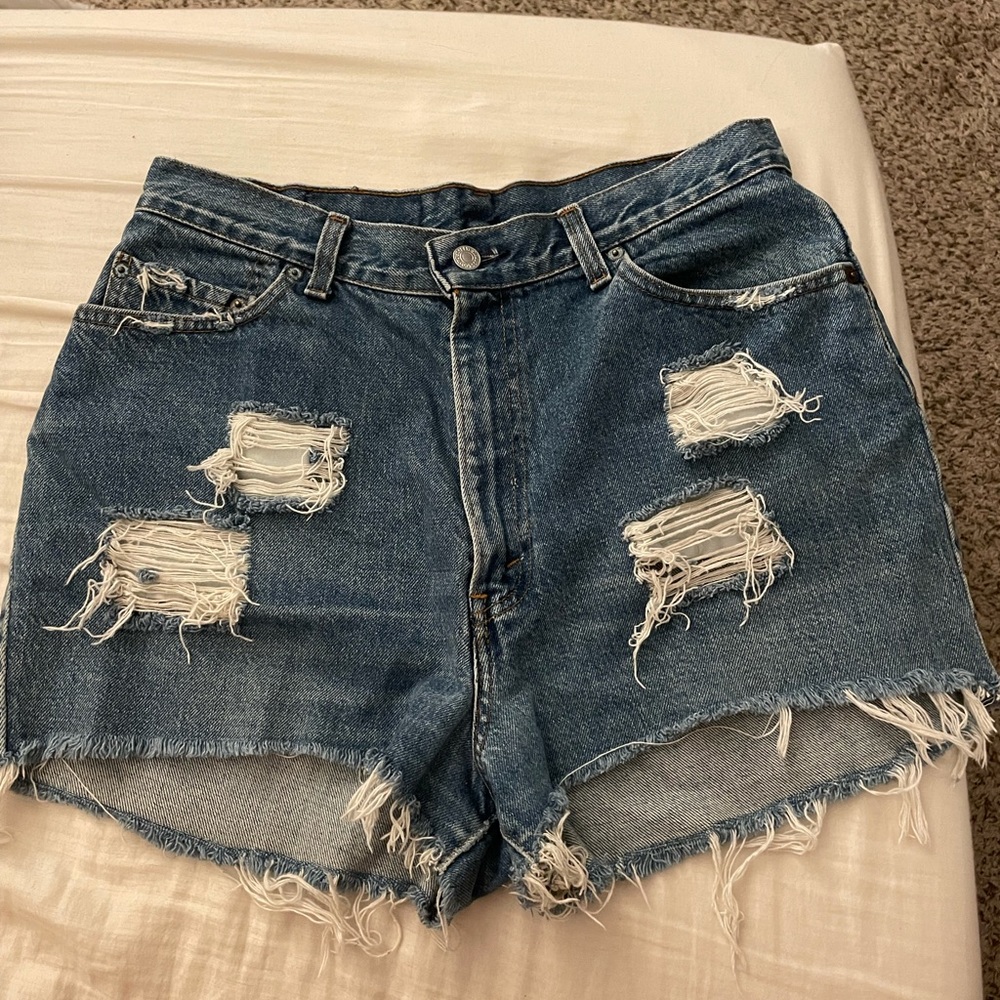 Cut Off Levi Distressed Jean Shorts